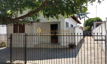 Imagem: Casa com edícula à venda com amplo terreno