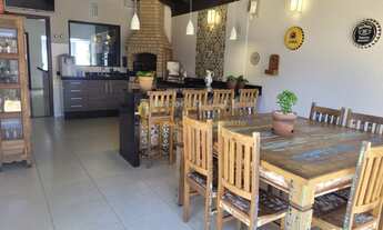 Imagem 2: Casa moderna á venda com 3 dormitórios (sendo 1 suíte com closet e banheira de hidro) no b