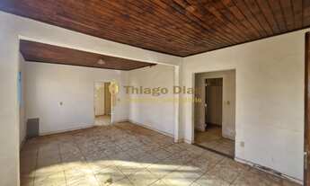 Imagem: Casa á venda com amplo quintal para fins