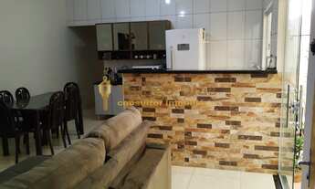 Imagem 3: Casa á venda com 2 dormitórios, garagem gourmet com churrasqueira em ótima localização no