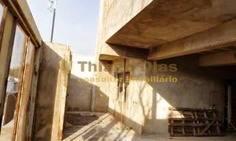 Imagem 3: Sobrado inacabado à venda com 3 dormitórios e amplo quintal em fase de acabamento no bairr