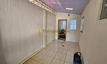 Imagem 2: Casa á venda com 3 dormitórios, churrasqueira, quintal e salão comercial no bairro Cohab C