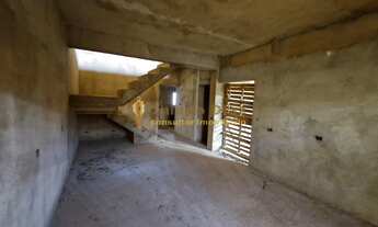 Imagem 5: Sobrado inacabado à venda com 3 dormitórios e amplo quintal em fase de acabamento no bairr