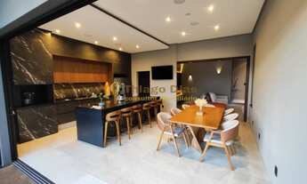 Imagem 2: Casa moderna Neo Clássico à venda com piscina, cozinha gourmet com churrasqueira e quintal