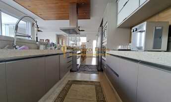 Imagem 2: Sobrado alto padrão á venda, com piscina aquecida e cozinha gourmet com churrasqueira no C