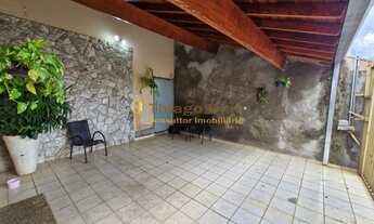 Imagem 3: Casa á venda com 3 dormitórios (sendo 1 suíte), 2 vagas cobertas, em ótima localização no