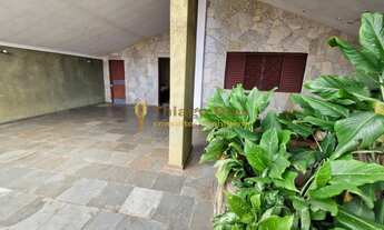 Imagem 2: Casa á venda em ótima localização com 3 dormitórios, sala, quintal, garagem ampla na regiã