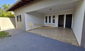 Imagem 3: Casa á venda com 3 dormitórios (sendo 1 suíte), 2 vagas, quintal amplo e bem localizada no