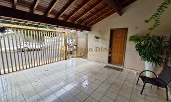 Imagem 4: Casa á venda com 3 dormitórios (sendo 1 suíte), 2 vagas cobertas, em ótima localização no