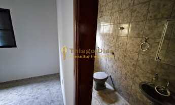 Imagem 7: Casa á venda com 3 dormitórios (sendo 1 suíte), 2 vagas, quintal amplo e bem localizada no