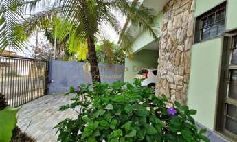 Imagem 5: Casa ampla com 4 dormitórios, escritório, edícula, piscina, quintal á venda na região cent