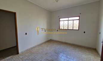 Imagem 5: Sobrado á venda com 4 dormitórios, 4 salas e amplo quintal no bairro Bom Clima na cidade d