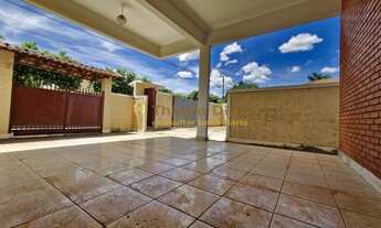 Imagem 2: Sobrado á venda com 4 dormitórios, 4 salas e amplo quintal no bairro Bom Clima na cidade d