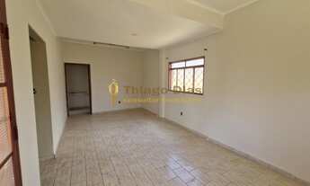 Imagem 4: Sobrado á venda com 4 dormitórios, 4 salas e amplo quintal no bairro Bom Clima na cidade d