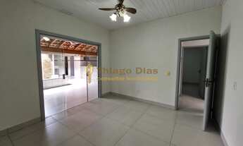 Imagem 5: Casa ampla com varanda aconchegante, 3 dormitórios, 2 banheiros, 2 vagas, quintal no bairr