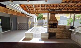 Imagem: Casa ampla com varanda aconchegante, 3 dormitórios