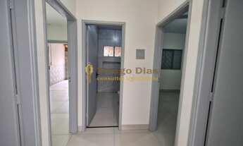 Imagem 6: Casa ampla com varanda aconchegante, 3 dormitórios, 2 banheiros, 2 vagas, quintal no bairr