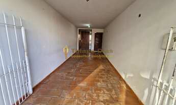 Imagem 3: Casa com salão, edícula e amplo terreno á venda no centro da cidade de Votuporanga/SP