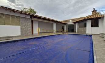 Imagem: Casa moderna à venda com piscina, garagem