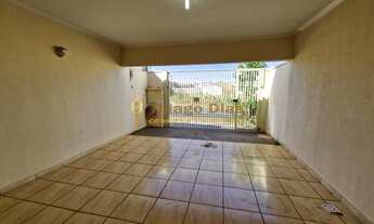 Imagem 2: Casa à venda com 2 dormitórios, 2 vagas em ótima localização na cidade de Cosmorama/SP