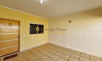 Imagem 1: Casa à venda com 2 dormitórios, 2 vagas em ótima localização na cidade de Cosmorama/SP