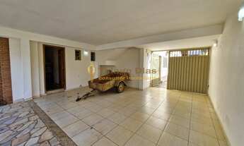 Imagem 4: Casa à venda com 5 dormitórios (sendo 1 suíte), piscina, churrasqueira, 4 vagas em ótima l