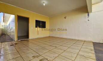 Imagem 3: Casa à venda com 2 dormitórios, 2 vagas em ótima localização na cidade de Cosmorama/SP