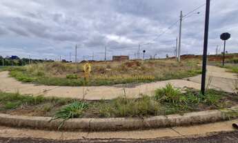 Imagem 3: Terreno amplo à venda (valor do anúncio: entrada + parcelas) em ótima localização no bairr