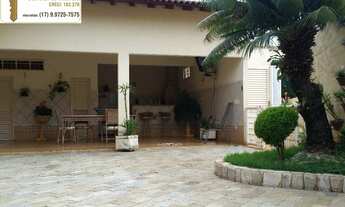 Imagem 7: Casa à venda com 4 dormitórios, 5 vagas na garagem, lazer completo com piscina, churrasque