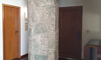 Imagem 2: Casa á venda com 5 dormitórios, 4 salas, piscina e varanda ampla em ótima localização no b