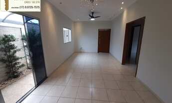 Imagem 4: Casa á venda com 3 dormitórios (sendo 1 suíte), 2 vagas e varanda gourmet com churrasqueir