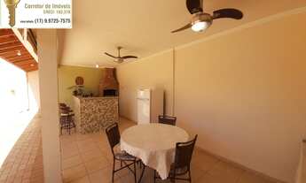 Imagem 3: Casa á venda com 3 dormitórios (sendo 1 suíte), 4 salas, copa e cozinha, 3 banheiros e amp