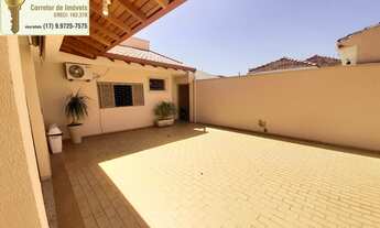 Imagem 7: Casa á venda com 3 dormitórios (sendo 1 suíte), 4 salas, copa e cozinha, 3 banheiros e amp