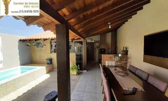 Imagem: Casa á venda com 3 quartos, churrasqueira