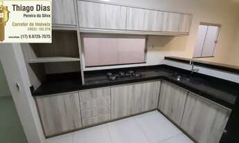 Imagem 4: Casa a venda com 3 dormitórios (sendo 1 suíte), 2 vagas cobertas, varanda com churrasqueir