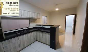 Imagem 2: Casa a venda com 3 dormitórios (sendo 1 suíte), 2 vagas cobertas, varanda com churrasqueir