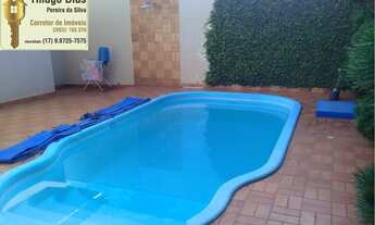 Imagem 2: Casa á venda com 3 dormitórios (1 suíte), piscina, quiosque com churrasqueira em ótima loc