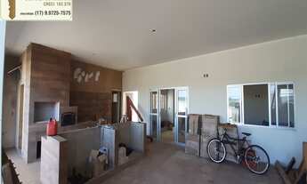 Imagem 5: Casa ampla á venda com 3 suítes e ampla área de lazer com churrasqueira, forno e fogão á l