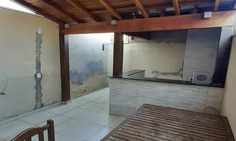 Imagem 4: Sobrado à venda com 2 vagas, 2 dormitórios e quiosque com churrasqueira no bairro Vila Mar