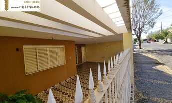 Imagem 4: Casa á venda com 3 dormitórios, 2 salas na região central da cidade de Votuporanga/SP