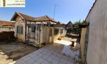 Imagem 2: Casa á venda com 2 dormitórios, 3 banheiros e quintal na região central da cidade de Catan