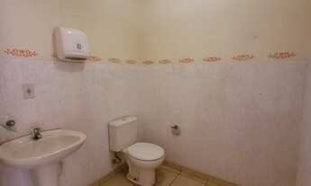 Imagem 7: Casa assobrada de esquina á venda com 4 dormitórios, varanda com churrasqueira, 4 banheiro