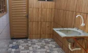 Imagem 7: Casa á venda com 2 dormitórios, 2 banheiros, com piscina e ampla varanda com churrasqueira