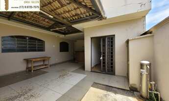 Imagem 3: Casa assobrada de esquina á venda com 4 dormitórios, varanda com churrasqueira, 4 banheiro