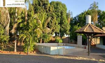 Imagem 2: Chácara á venda em amplo terreno com piscina, churrasqueira, forno e fogão á lenha, 4 banh