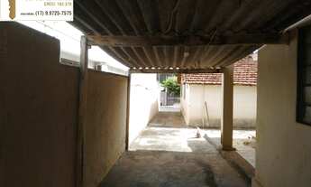 Imagem: Casa á venda com edícula e em amplo terreno