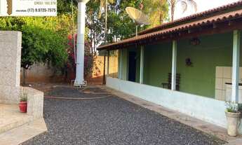 Imagem 7: Chácara á venda em amplo terreno com piscina, churrasqueira, forno e fogão á lenha, 4 banh