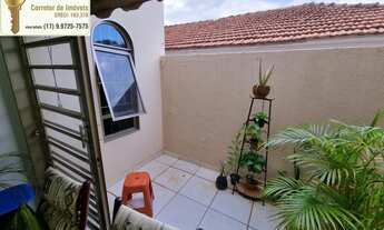 Imagem 6: Casa á venda com 5 dormitórios (sendo 1 edícula) amplo terreno no bairro Jardim Bom Clima