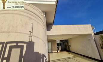 Imagem 3: Casa á venda com 3 dormitórios (1 suíte com closet), varanda com churrasqueira, 4 vagas no