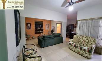 Imagem 5: Casa á venda com 3 salas, 3 dormitórios, ampla varanda, garagem para 4 veículos no bairro